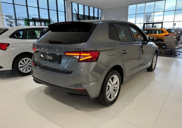Skoda Fabia cena 97050 przebieg: 4, rok produkcji 2024 z Zawichost małe 121